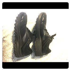 Brooks running shoes 8 1/2 GTS 18